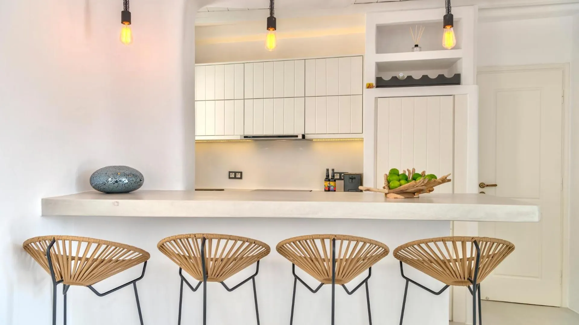 Mykonian Mews Luxury Suites プサロウ